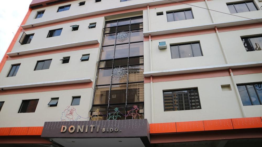 Doniti Suites And Events Place Mandaluyong Kültér fotó