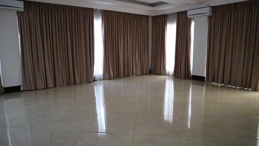 Doniti Suites And Events Place Mandaluyong Kültér fotó